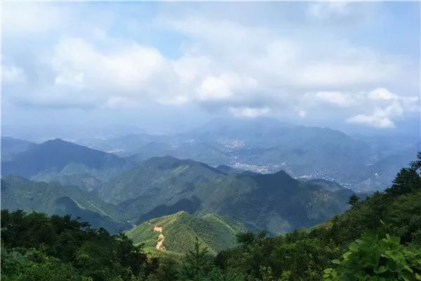 三dian之战四省边际中心石梁镇石门山第三届自行车爬坡赛圆满结束