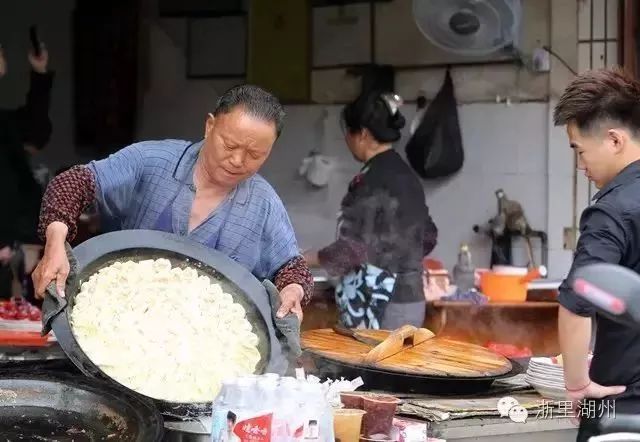 湖州这家生煎店开了35年在长兴无人不知老板是他