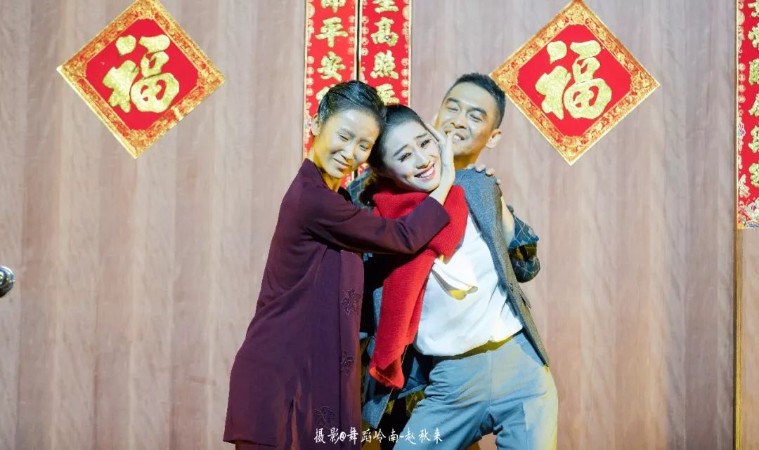 吴秋岸舞美灯光:魏焰演 员:罗华,张金磊,刘禹彤,黄思瑶,严芯彤梁瑞清