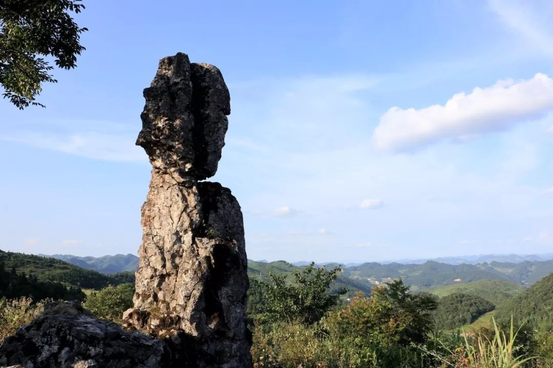 正安县林关境内发现石佛山