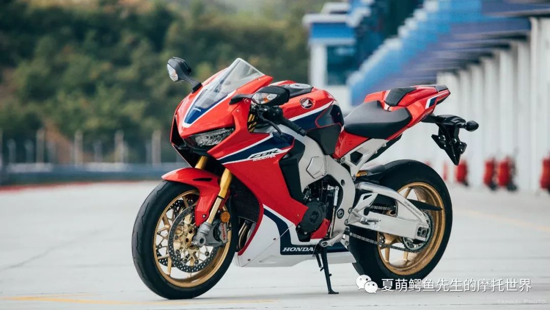 赛道试驾"解锁版"全新本田cbr1000rr火刃sp