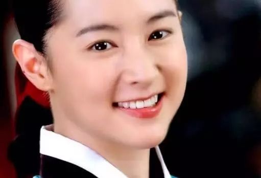 被韩国人称为"100年才出一个的美人",她的长相更被香港周刊誉为"零