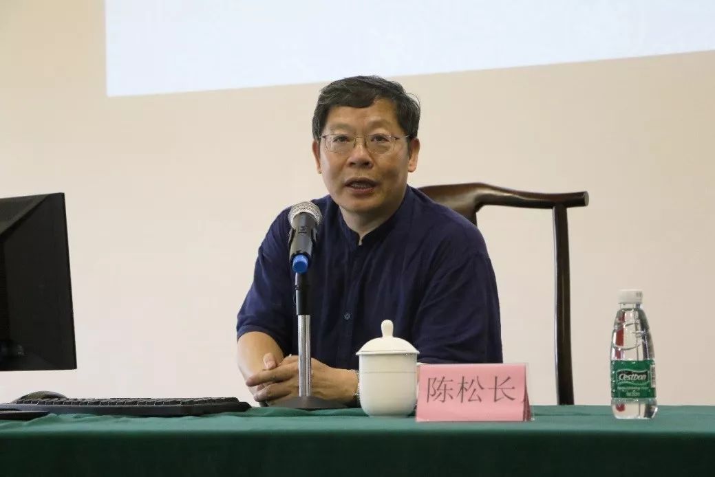 7月30日下午,杨泽生教授主要从文字偏旁相互关系和美学需求两方面讲解