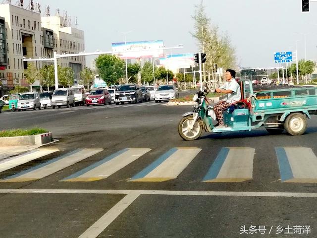 彩色3d斑马线亮相菏泽,黄河路试点后将全市推广