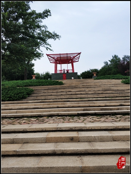 登上望京台极目远眺,远远近近的美景尽收眼底.