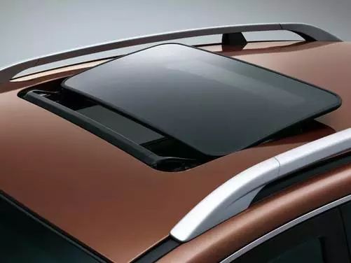 内藏式天窗指的是滑动总成置于内饰与车顶之间的天窗.