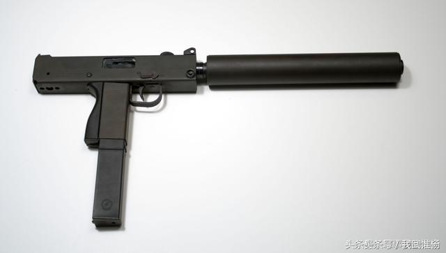 1/ 12 第八名:tec-9冲锋枪,英特拉泰克公司生产的反冲作用操作半自动