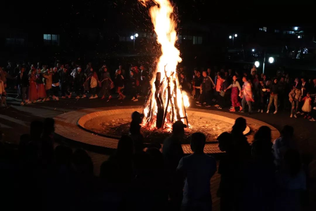 篝火晚会