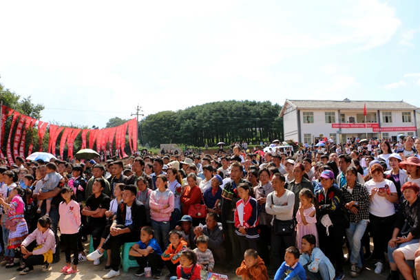 威宁县龙街镇海弩梁子首届彝族火把节与您相约