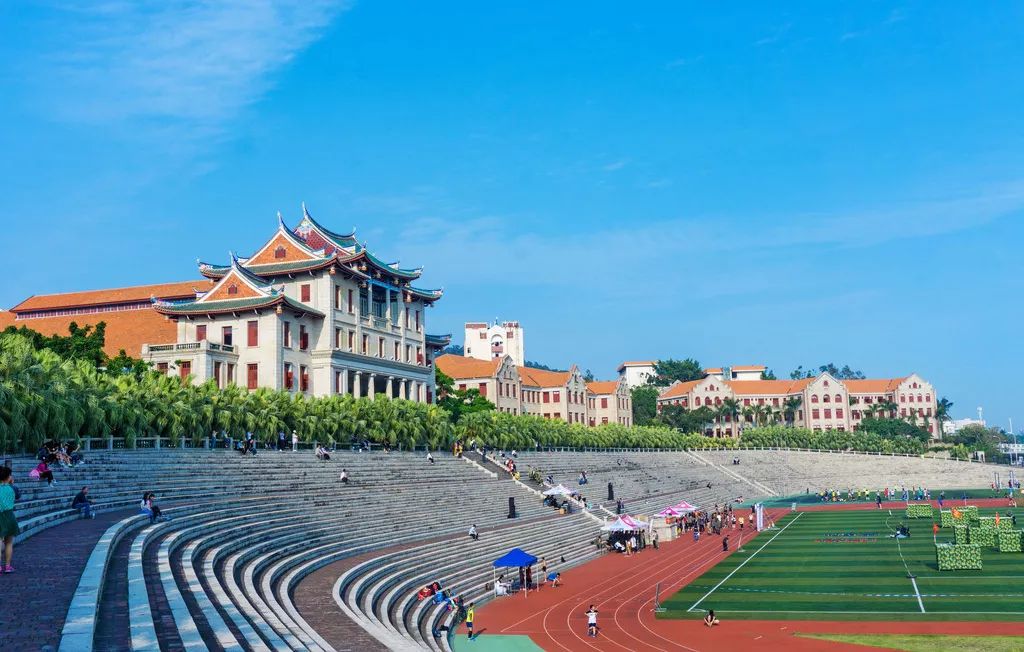 地点 :厦门大学-芙蓉隧道 中国最美大学——厦大,我来了!