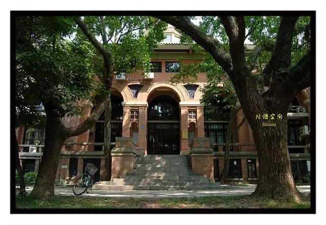 中山大学南校区绿树红瓦最富有悠久历史气息