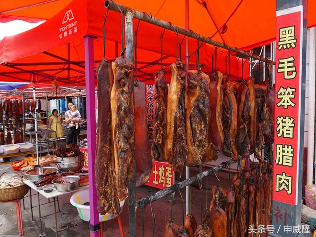 秦岭广货街满眼都是腊肉