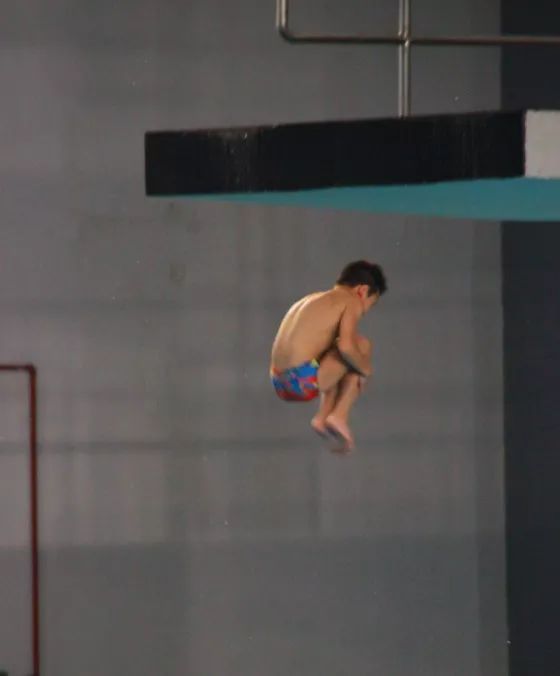 正在进行中的江苏省第十九届运动会青少年部跳水比赛又决出6枚金牌