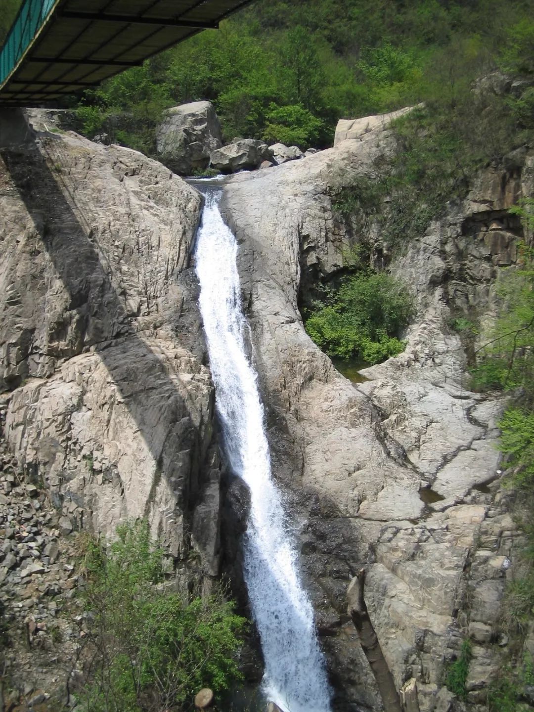 地处鲁山和南召交界处