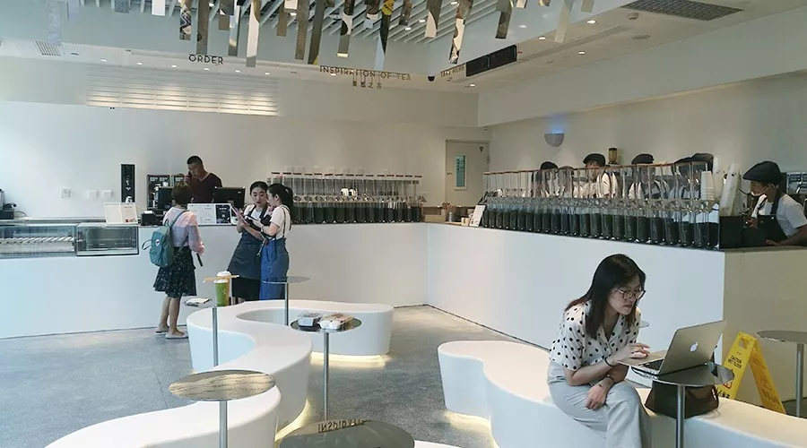 探店| 我们去了喜茶北京第三家分店,他们说中关村it男