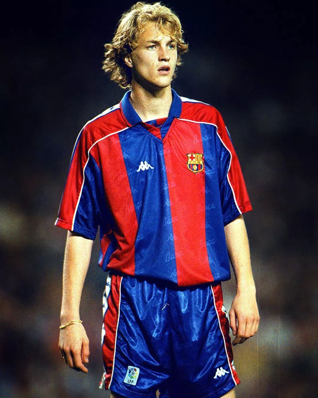 1988年,由于其父亲约翰·克鲁伊夫前往巴塞罗那足球俱乐部执教,小