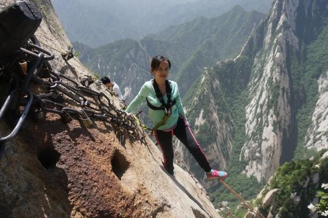 华山栈道跳崖男子遗体找到,家属认领尸体后想索赔,被