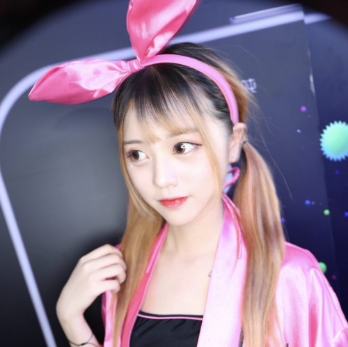 上海艺星携ChinaJoy show girl 共同揭秘神奇自体童颜胶