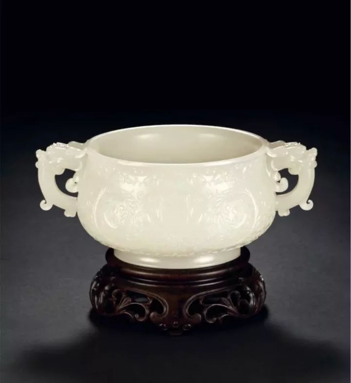 现今藏于故宫博物馆的乾隆玉雕多为质地细腻,品质极佳的羊脂玉!