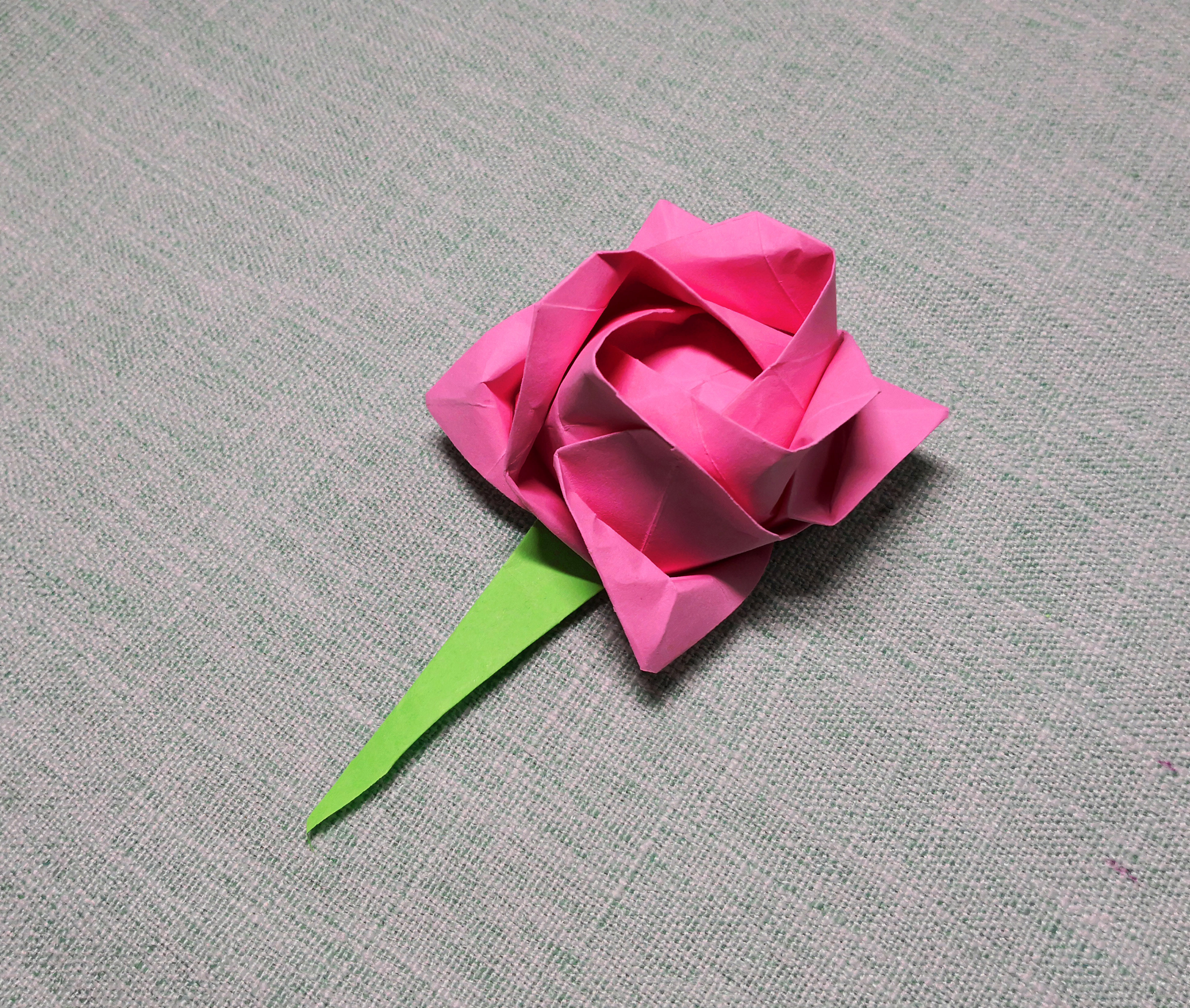 川崎玫瑰超清详细折纸教程,适合新手的玫瑰花经典折法