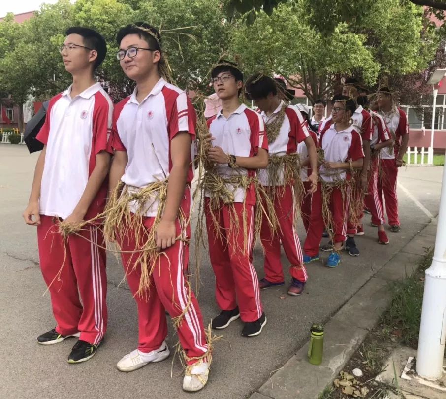 青春赤子脚踏实地重塑精神上海市曹杨中学新高二学农日记