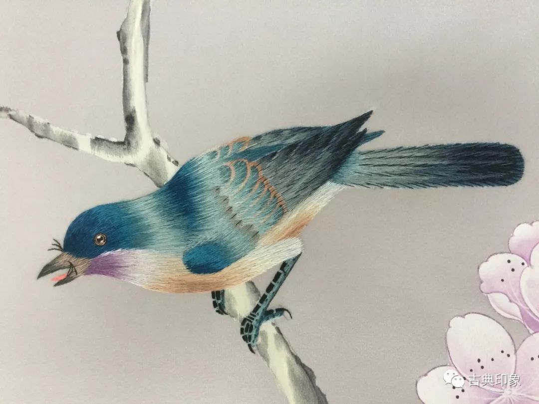 细 节 展 示  以中国花鸟工笔画为蓝本, 风格豪放,生动,绣品若画
