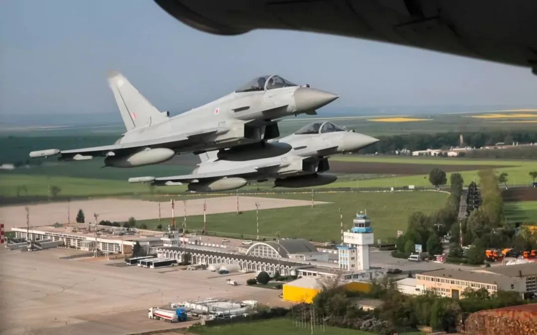 西班牙台风战斗机已经返回立陶宛iauliai空军基地,iauliai空军基地是