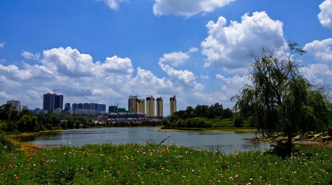 兴仁市: 过去一座低调的小县城,如今成为黔西南的济