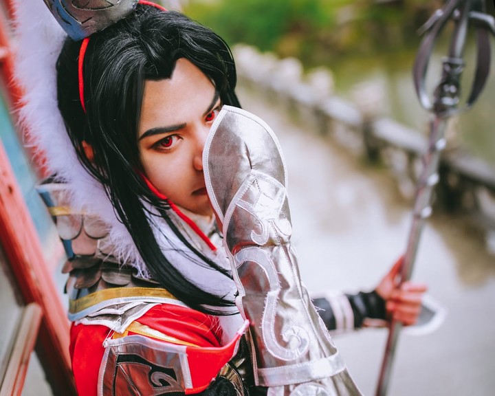 剑侠情缘叁天策cosplay威风凛凛少年郎