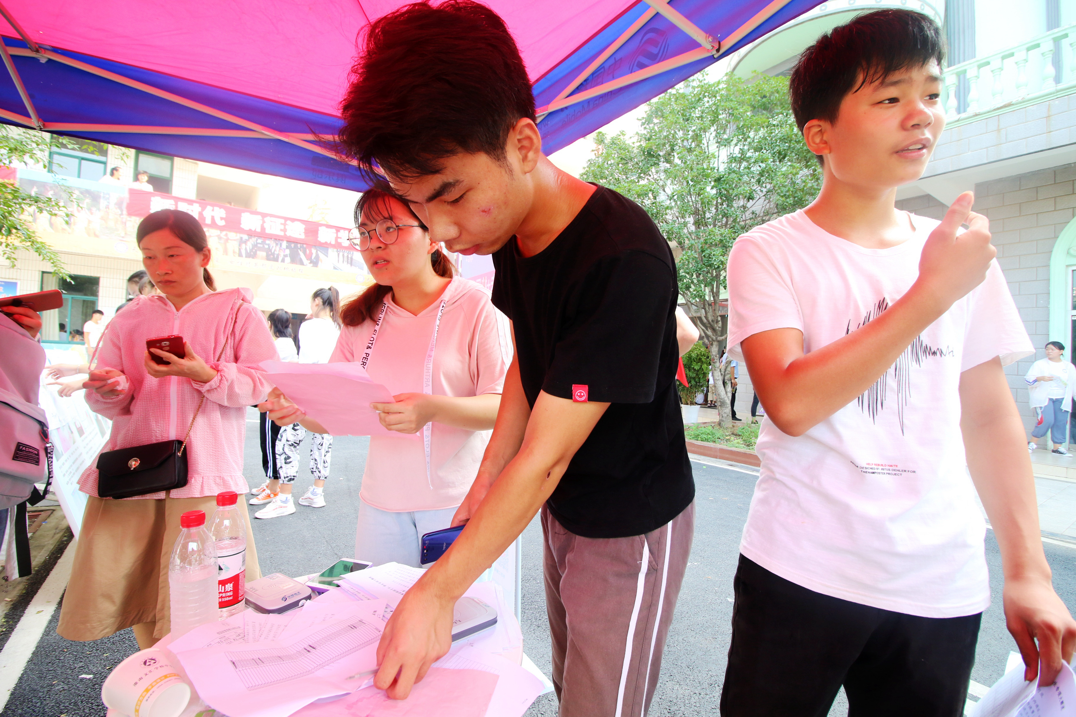 安徽淮南有一所女子学校,今天开学了!