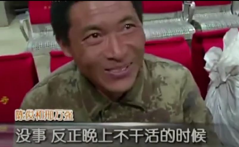 农村大叔外出打工,大叔说"晚上没活儿的时候,不吃饭也行"