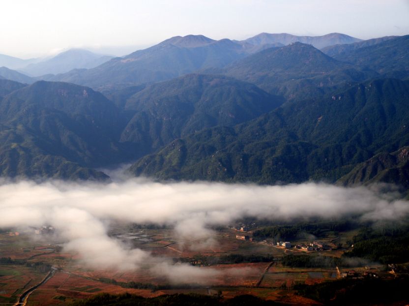 雾漫山村 柘荣游再生摄