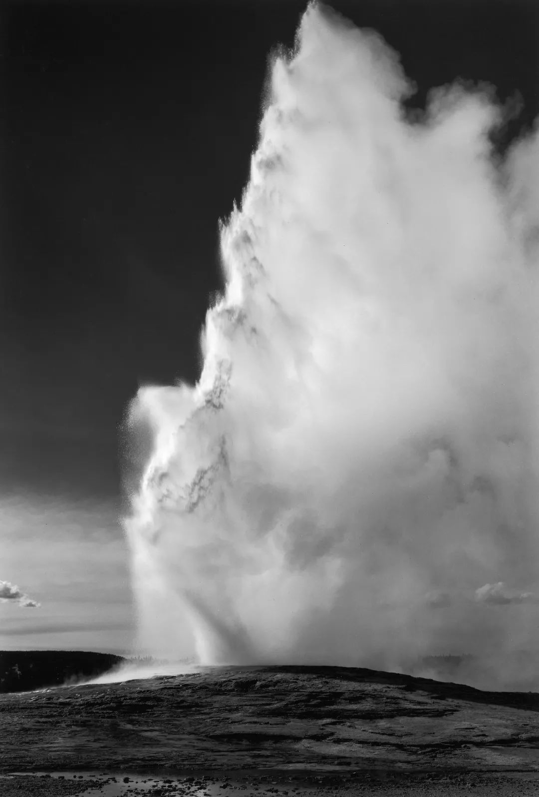 安塞尔·亚当斯 ansel adams:old faithful geyser, yellowstone