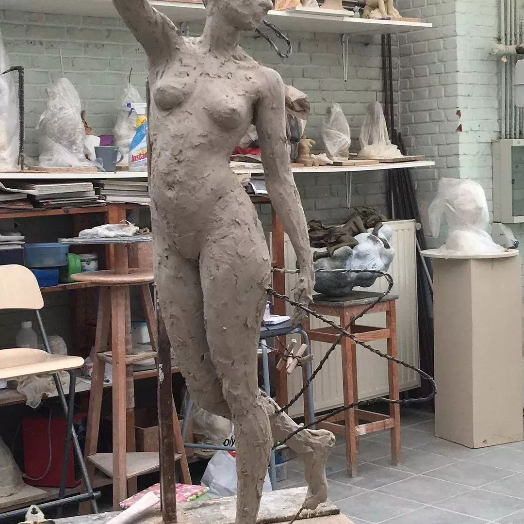央美才女的人体雕塑神作，精致与性感并存，真的太美了 