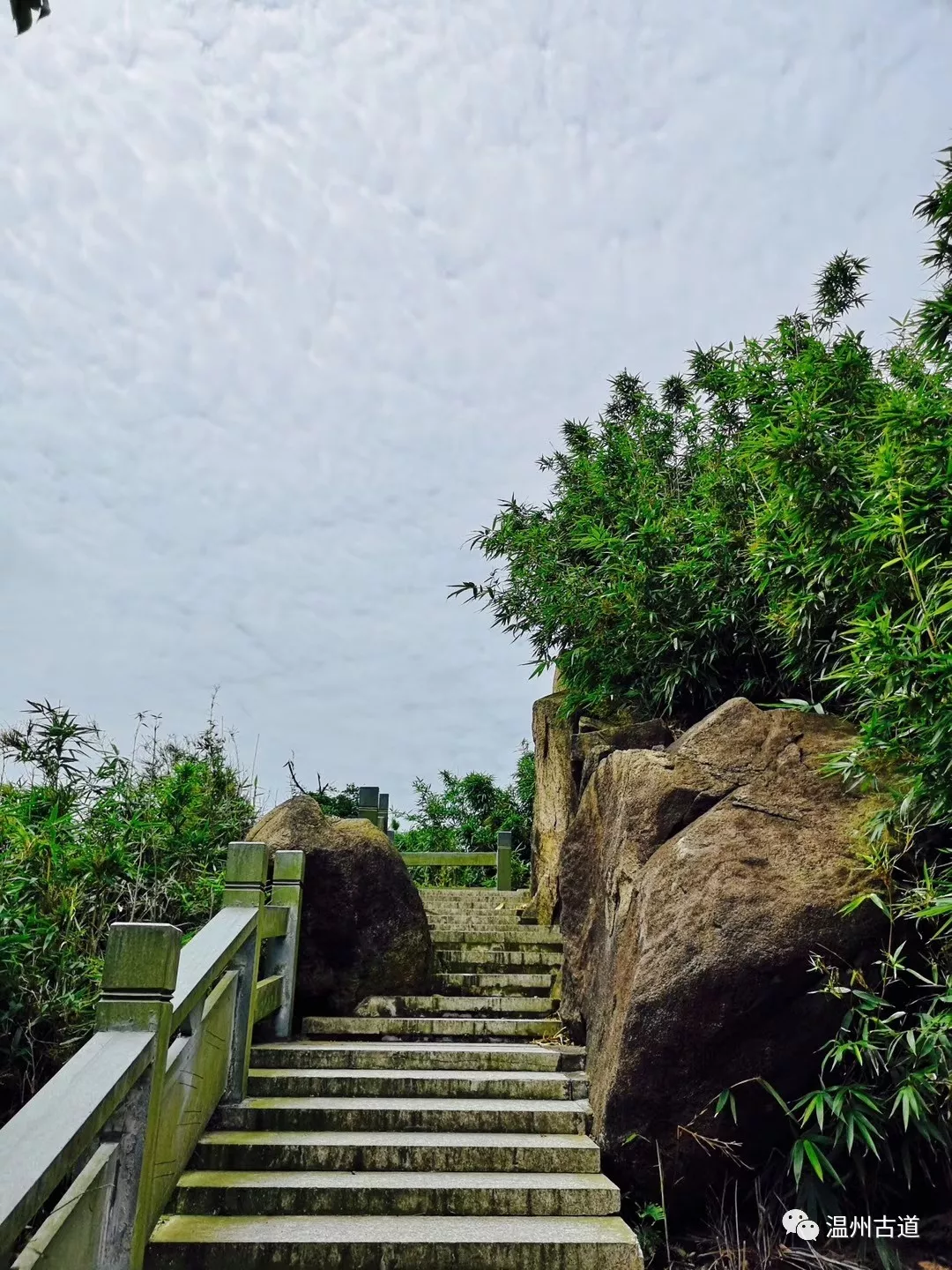 走桐岭古道登太平山顶