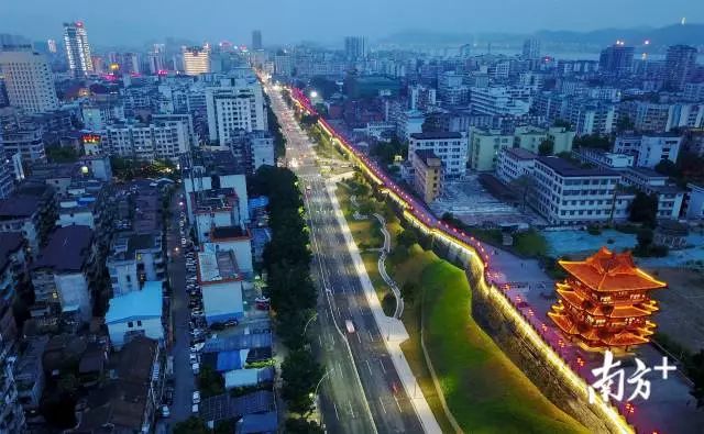 【现场】今夜,整个肇庆都沸腾了,星光璀璨 把城市照得格外美丽