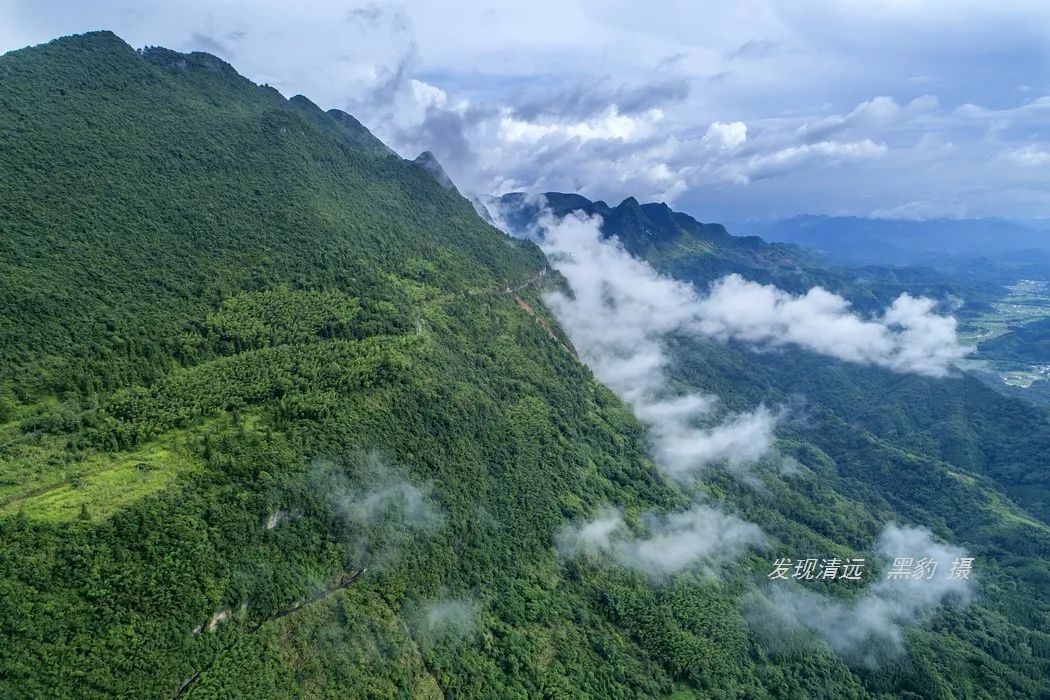 不过,近来年来, 随着村村通公路政策的实现, 半山腰修建了一条乡村