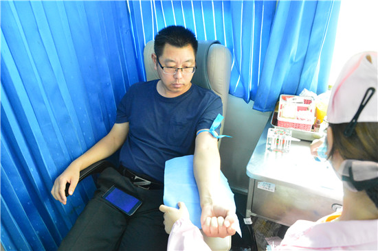 淮安市中级人民法院组织干警开展无偿献血活动 图1