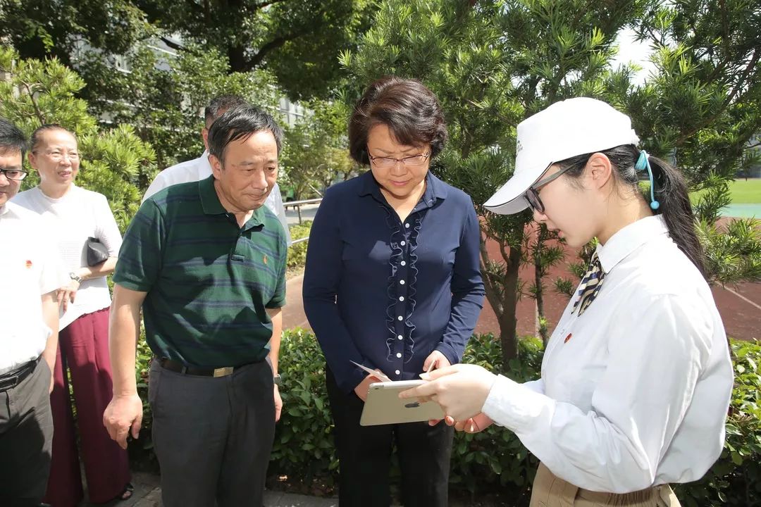 8月10日上午,副市长翁铁慧,市教委主任陆靖,团市委书记王宇,市教委副