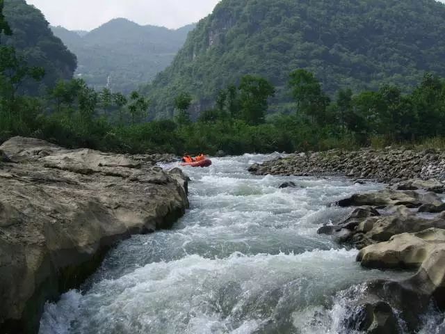 瞬形宸逋良易遄灾蜗兀4a级风景名胜区,"柴埠溪大峡谷"出口处