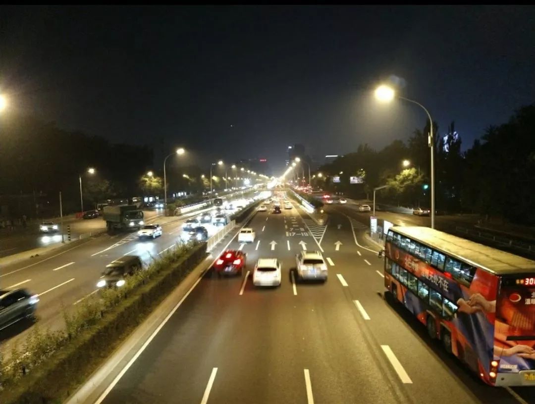 北京马路夜景