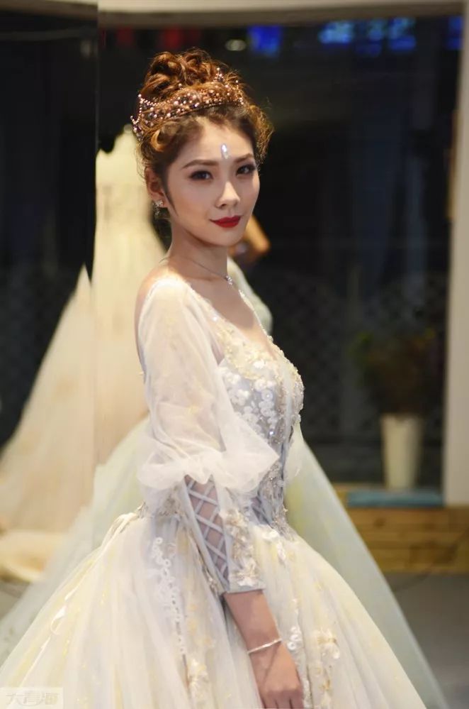 西宁婚纱礼服_西宁美人纪婚纱摄影