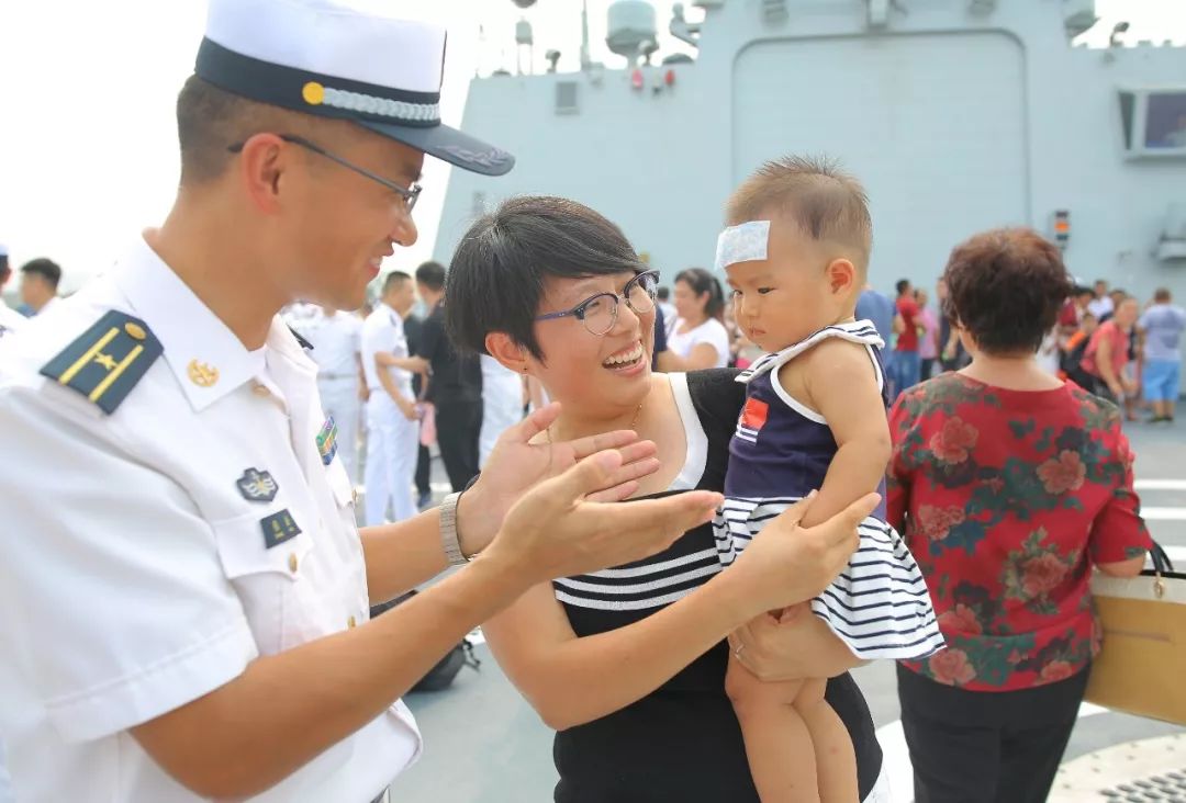 海军第二十八批护航编队载誉凯旋