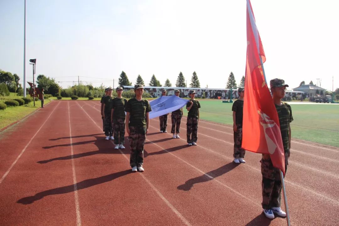 错过了大日子,今天,特意起了个大早,赶赴如东小洋口南黄海基地观看