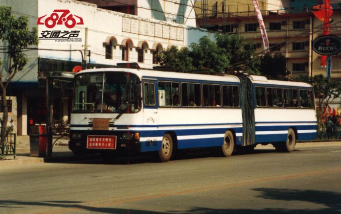 1983年,福州无轨电车工程竣工,51路公交车作为福州第一辆无轨电车