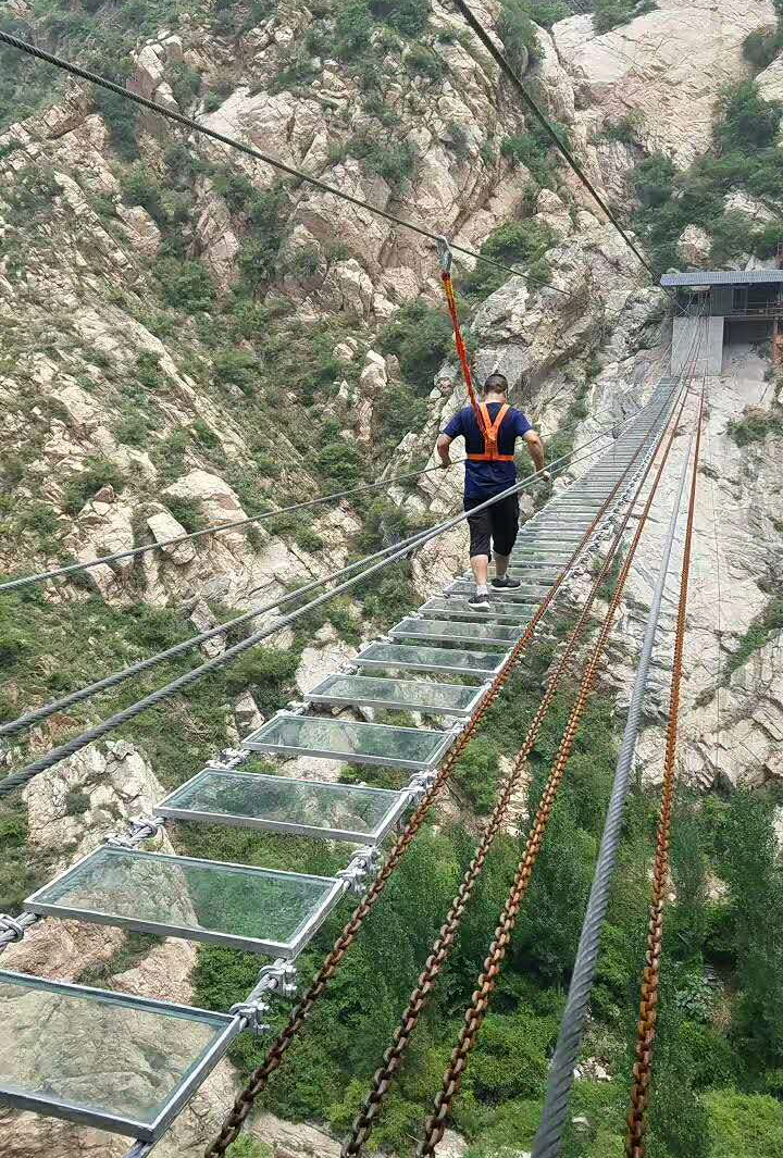 神潭大峡谷镂空玻璃桥(中国)