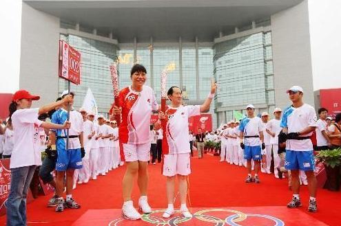 51岁中国篮球女巨人郑海霞现状 因难保孩子健康 结婚8年拒生小孩
