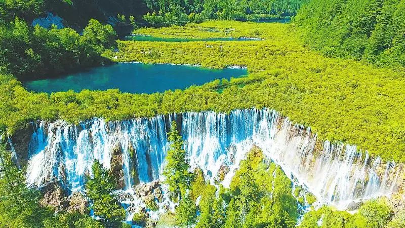 九寨沟地震1周年:航拍"补妆"后的九姑娘,一碧千里完美