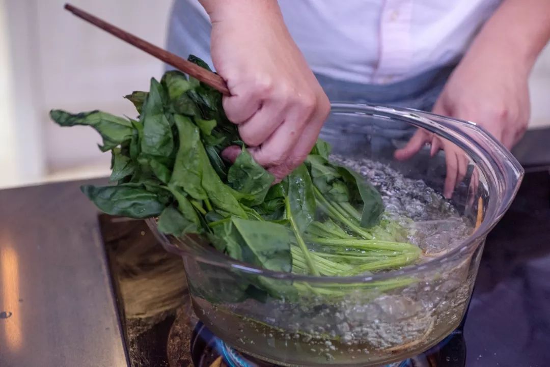 如果早点遇见ta大力水手就再也不会吃罐头菠菜了菠菜拌豆腐