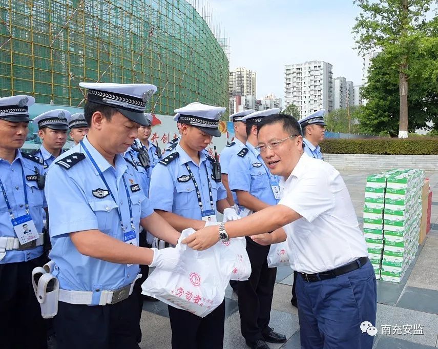 林建国:把防暑降温和安全生产工作各项措施落到实处